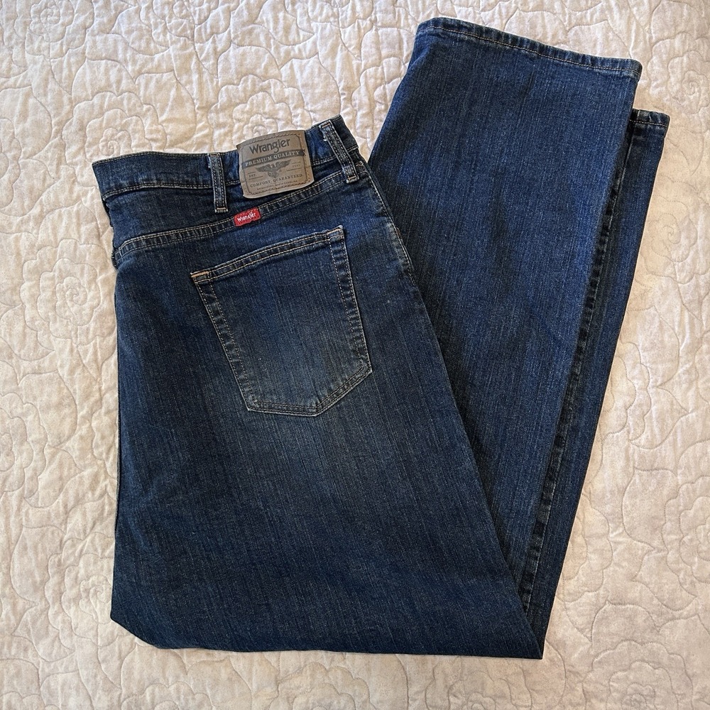 Wrangler Men's Jeans 44x30 Blue Denim Relaxed Fit Straight Leg Medium Wash
